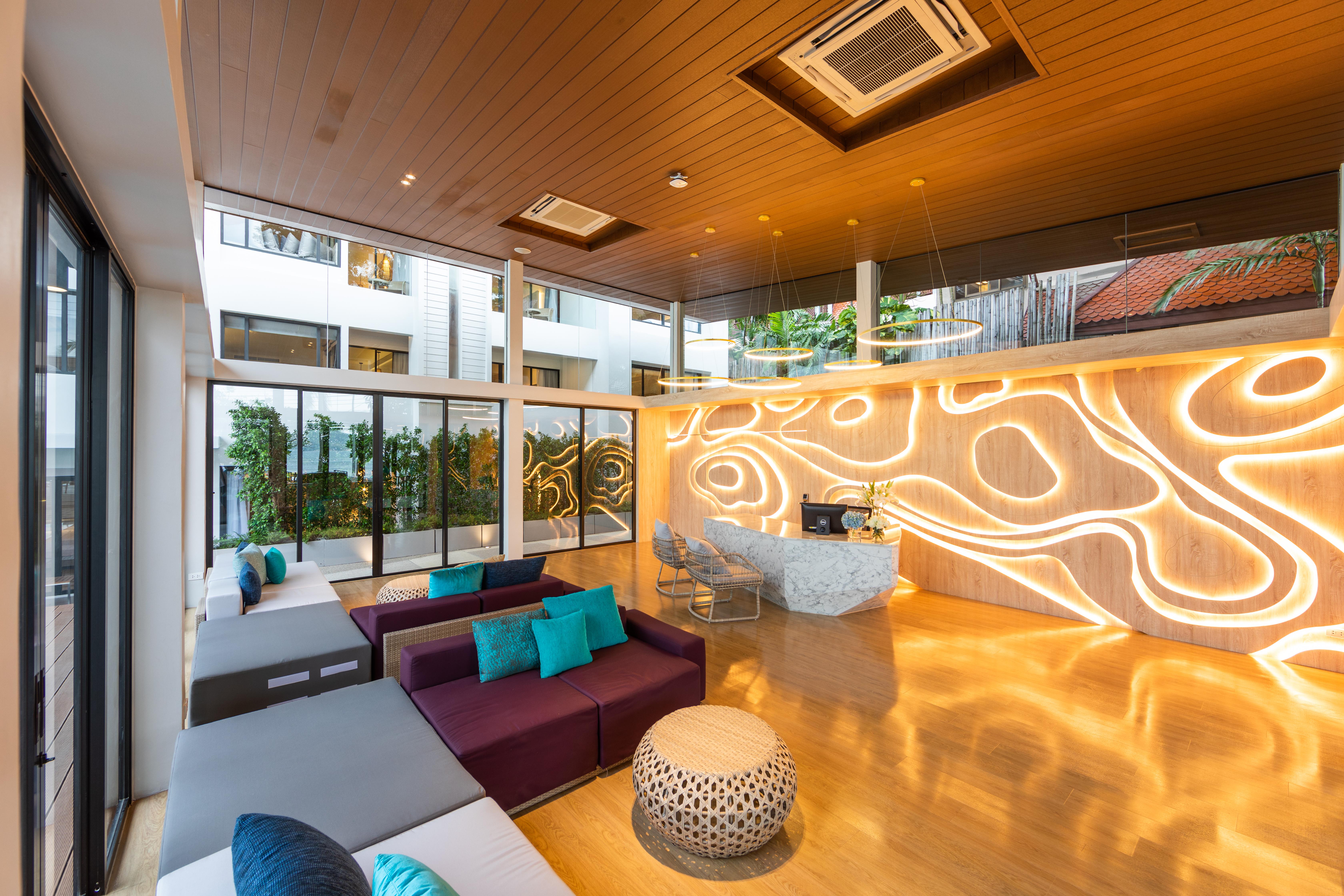 Liv Hotel Phuket Patong Beachfront Exteriér fotografie